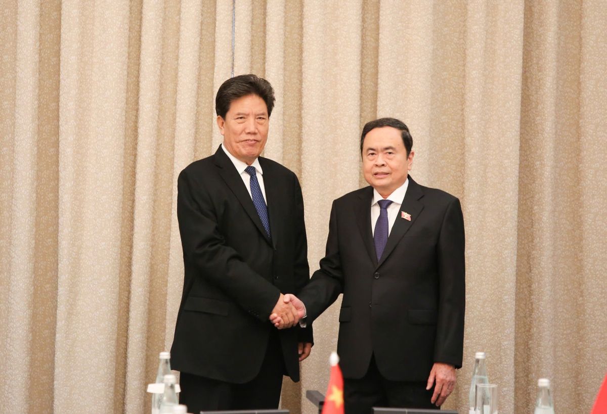 Politburo member and National Assembly Chairman Tran Thanh Man received Deputy Head of the Standing Committee of the National People's Congress of China Lac Tang Giang Thon. Photo: Quochoi.vn