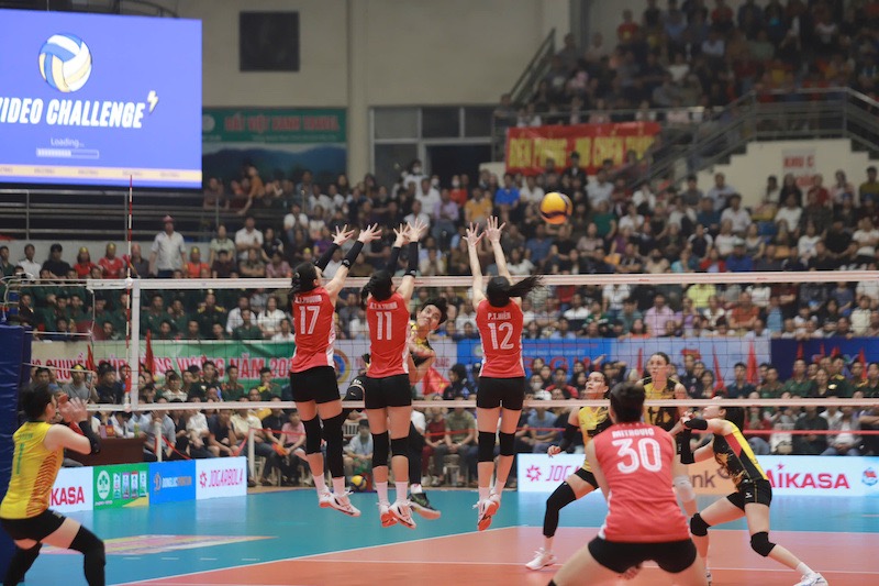 Binh chung Thong tin phai chong do cac pha tan cong lien tuc. Anh: Chi Tran