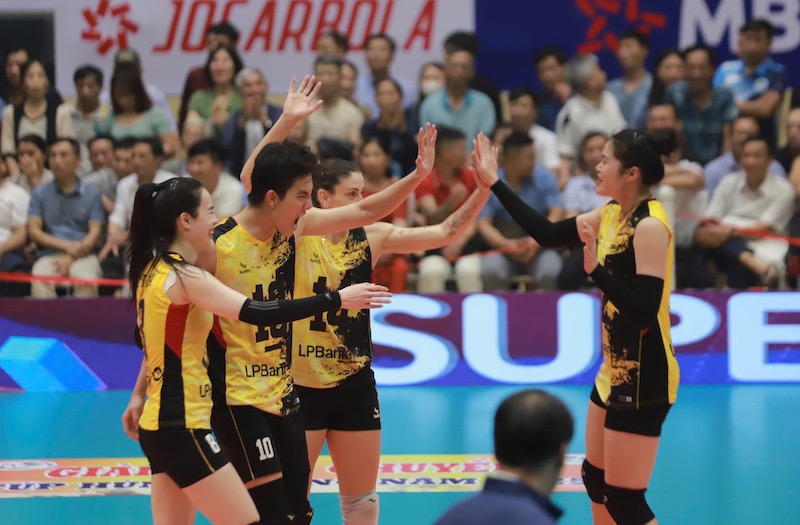 Bich Tuyen and Ninh Binh won the 2025 Hung Vuong Cup Volleyball Championship. Photo: Chi Tran