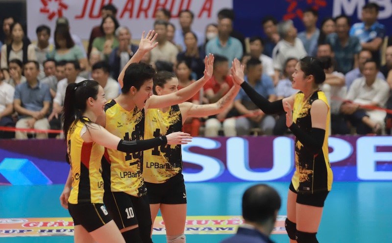 Bich Tuyen and Ninh Binh won the 2025 Hung Vuong Cup Volleyball Championship. Photo: Chi Tran