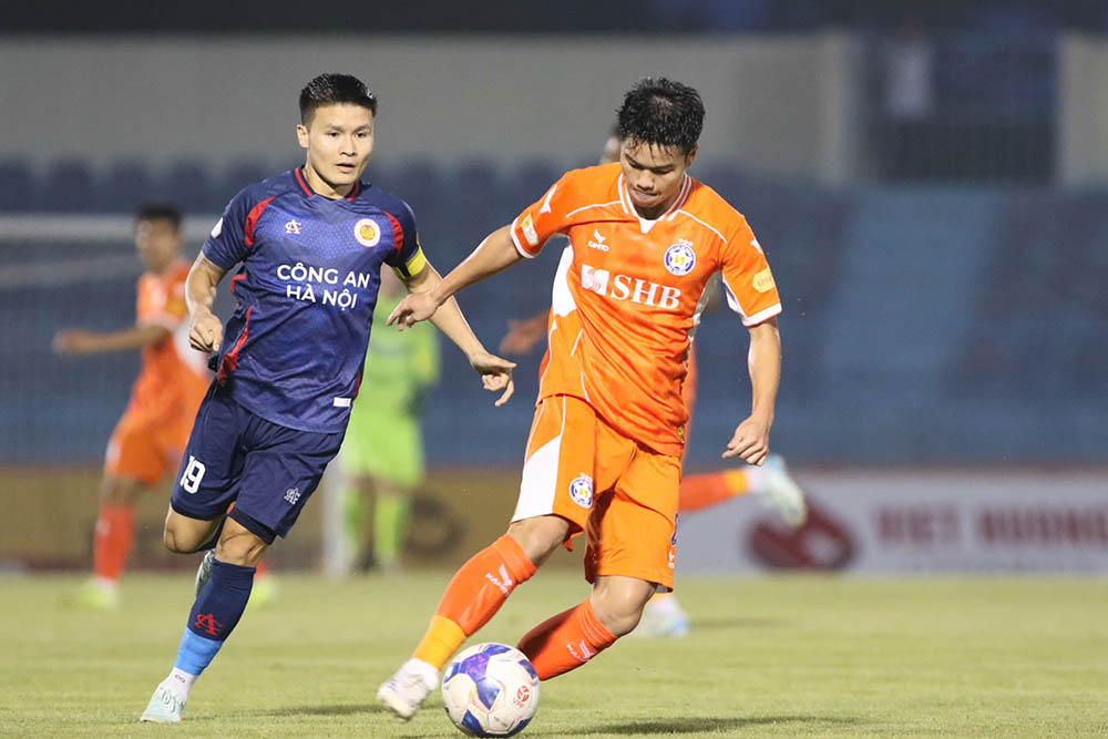 Da Nang (orange shirt) continues to be at the bottom of the V.League 2024-2025 rankings. Photo: Song Han