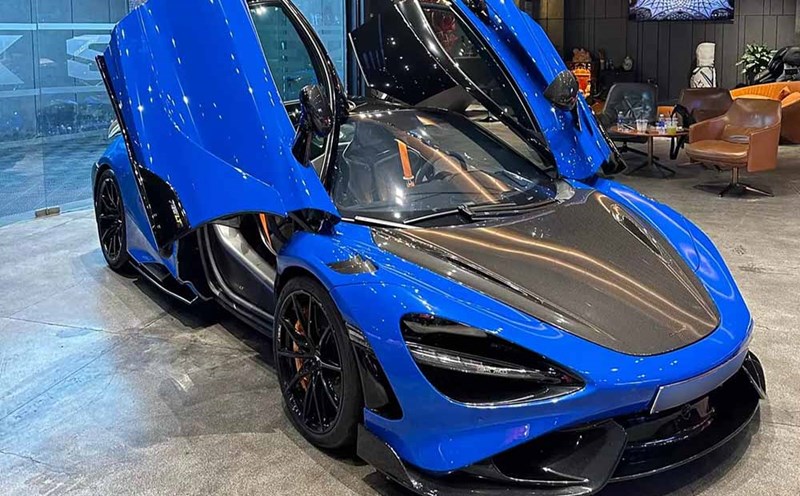 The McLaren 765LT with the license plate won the auction for 215 million VND in Hanoi. Photo: Nguyen Hieu