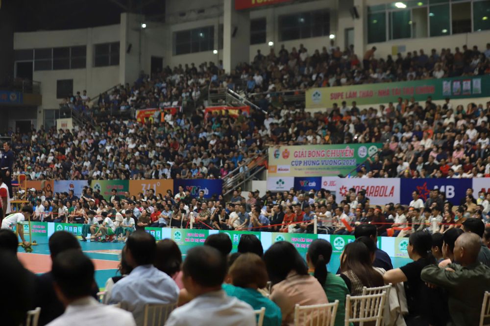 Ben canh yeu to chuyen mon cua cac tran dau, suc nong tu cac co dong vien tao ra la mot trong nhung diem nhan.