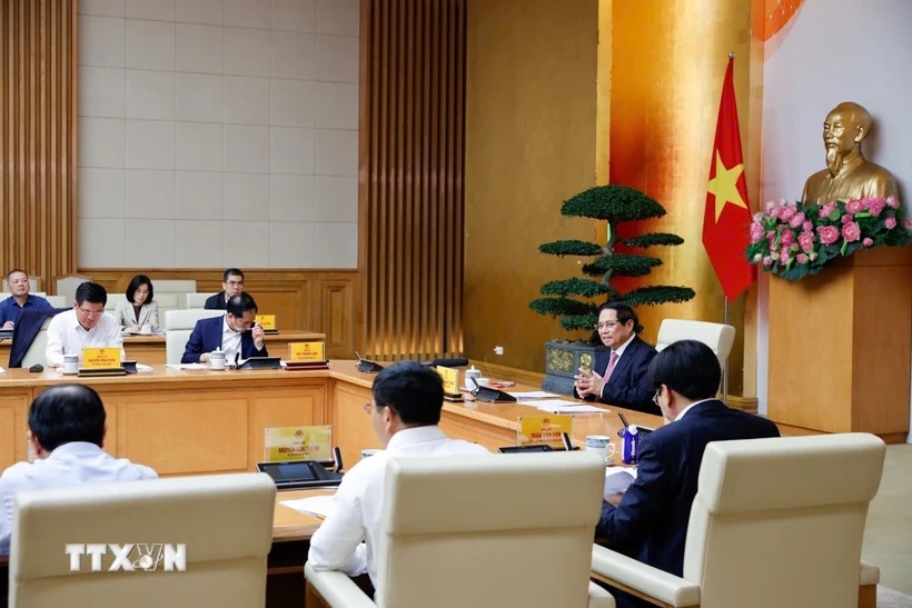 Politburo member and Prime Minister Pham Minh Chinh chaired a meeting on updating the situation and solutions to respond to US tariff policies. Photo: VNA