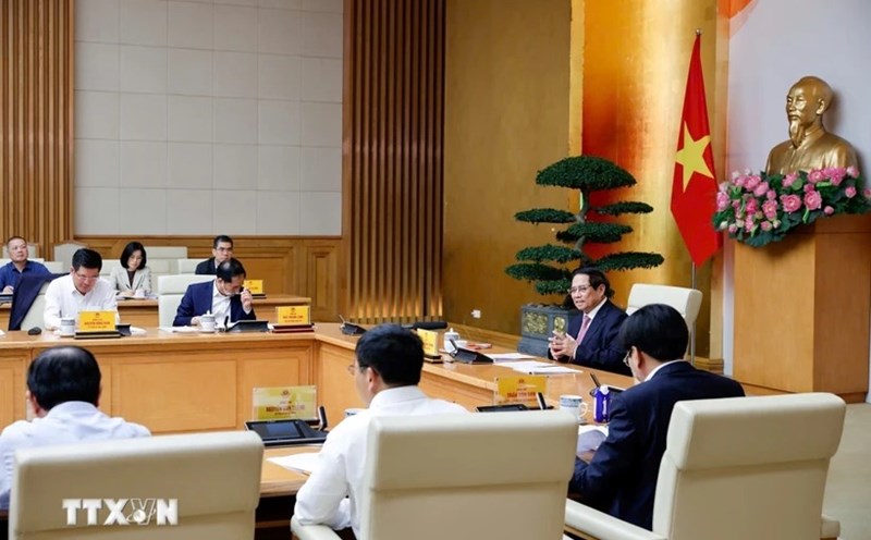 Politburo member and Prime Minister Pham Minh Chinh chaired a meeting on updating the situation and solutions to respond to US tariff policies. Photo: VNA