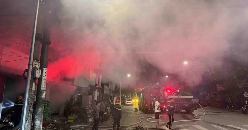 Box Store Fire grocery store fire at night