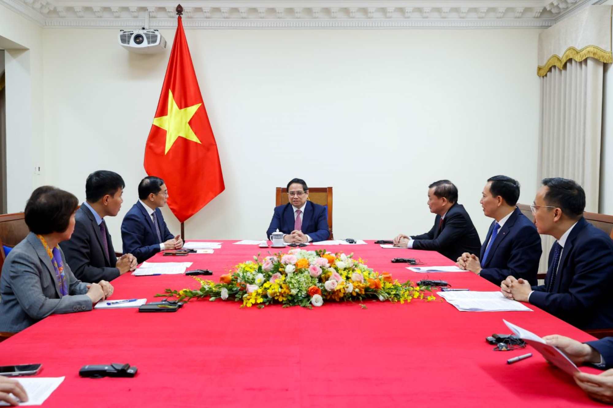 Uy vien Bo Chinh tri, Thu tuong Chinh phu Pham Minh Chinh dien dam voi Thu tuong Malaysia Anwar Ibrahim. Anh: VGP