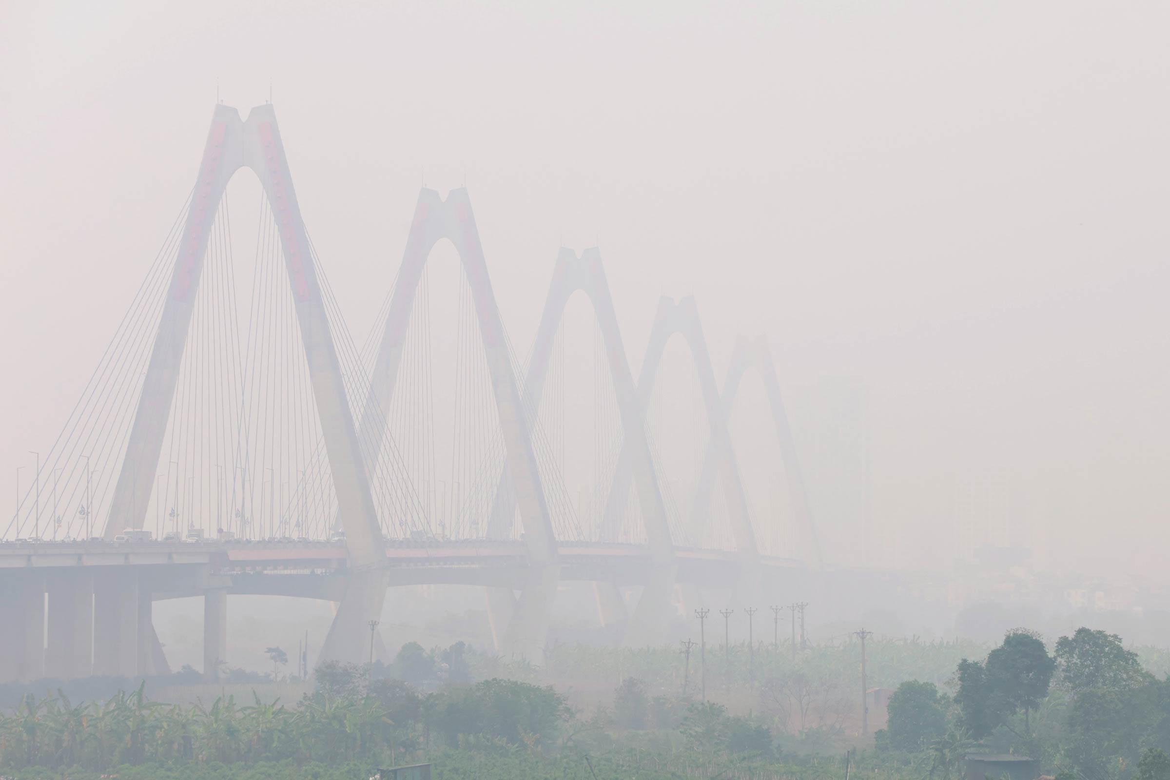 Hanoi is suffocated and polluted on the first day of work after the holidays