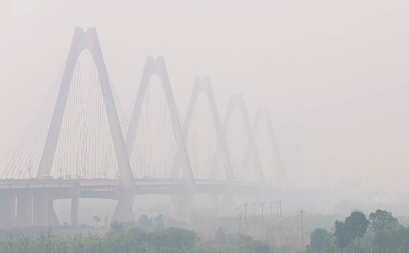 Hanoi is suffocated and polluted on the first day of work after the holidays