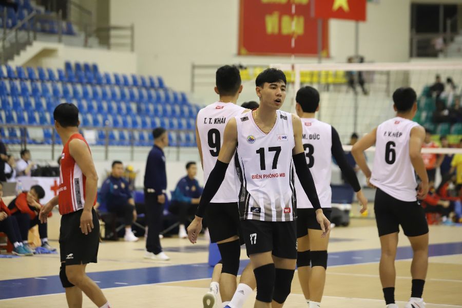 Chu cong Nguyen Ngoc Thuan (so 17) la cay ghi diem chinh cua doi nam Bien Phong o Cup Hung Vuong. Anh: Hoang Hue