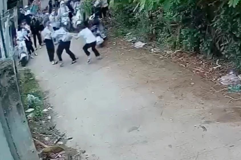 Scene of the incident of a 10th grade female student in Dak Lak province being beaten by a group of friends. Photo: Bao Trung