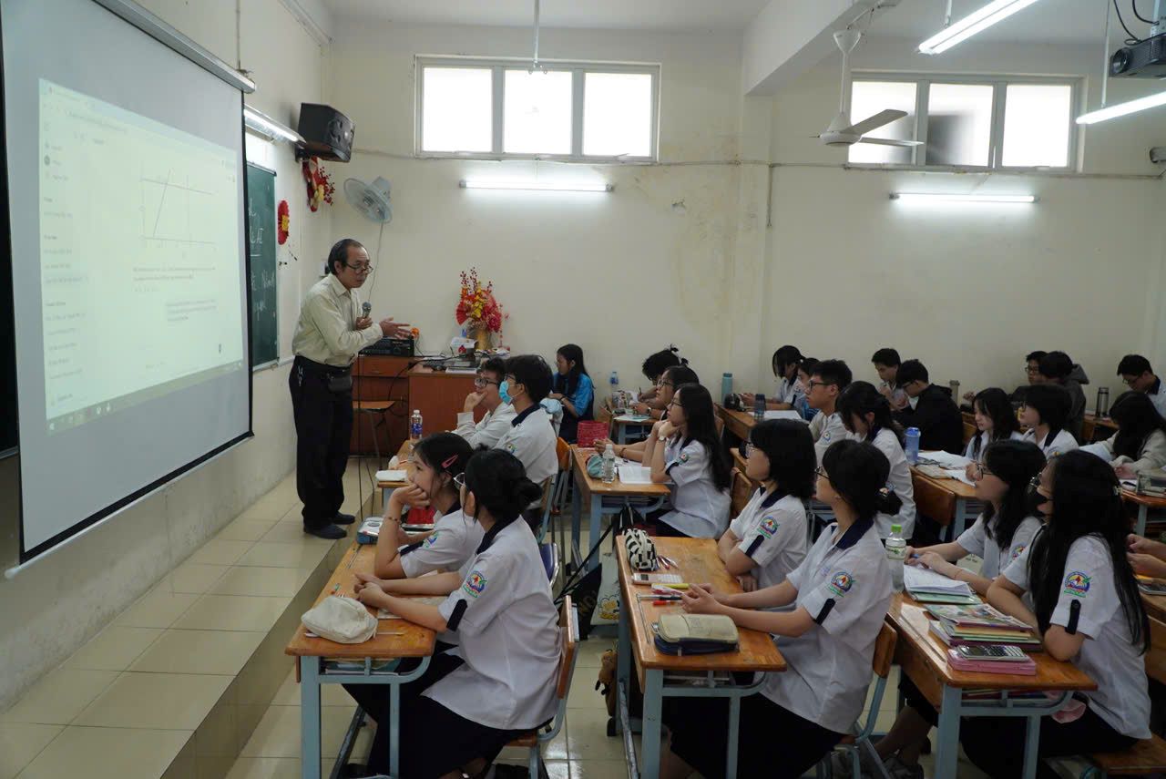 More than 90% of schools in Ho Chi Minh City are teaching 2 sessions/day. Photo: Chan Phuc