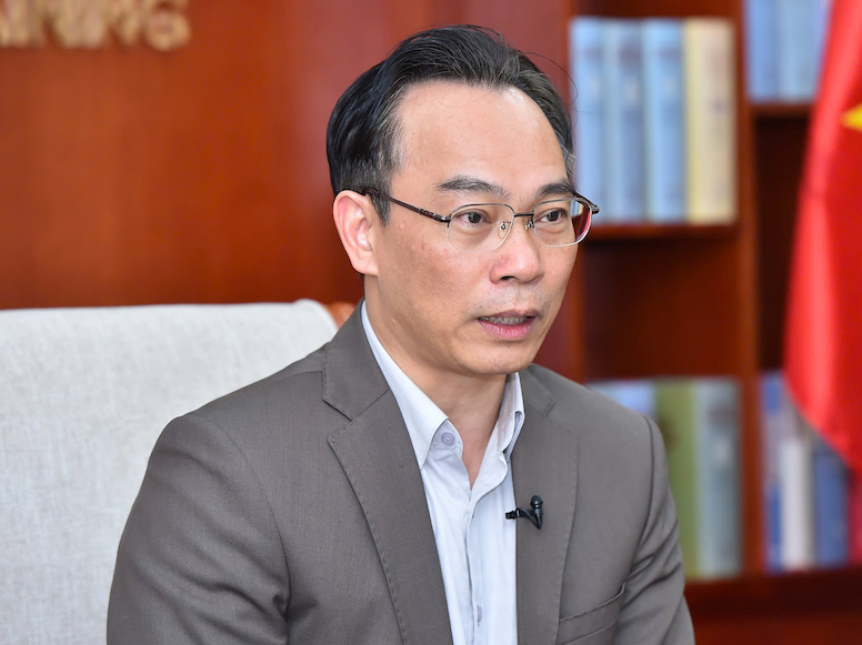 Deputy Minister of Education and Training Hoang Minh Son talks about universities enrolling students using "strange" combinations. Photo: Tran Hiep