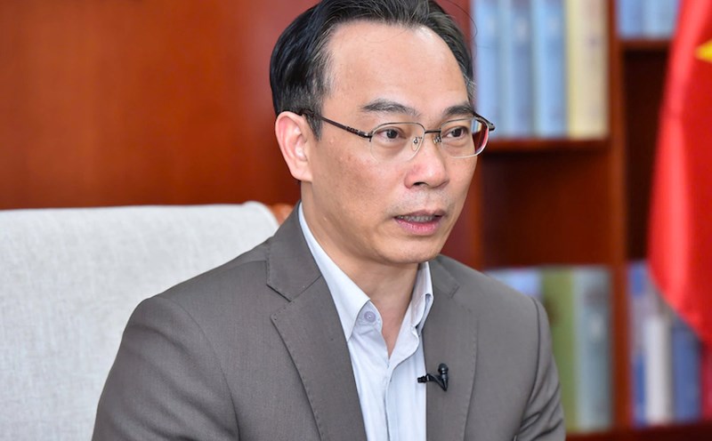 Deputy Minister of Education and Training Hoang Minh Son talks about universities enrolling students using "strange" combinations. Photo: Tran Hiep