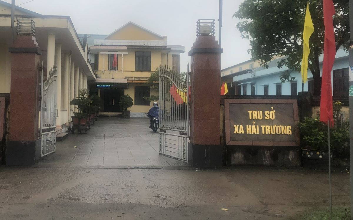 Chairman of Hai Truong Commune People's Committee Truong Minh Dong was dismissed for land-related violations. Photo: H. Tho