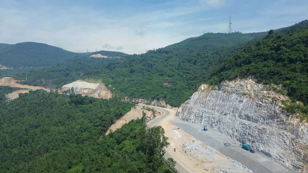 The Quy Nhon - Pleiku Expressway will be constructed through An Khe Pass with rugged terrain and steep hills. Photo: Thanh Tuan