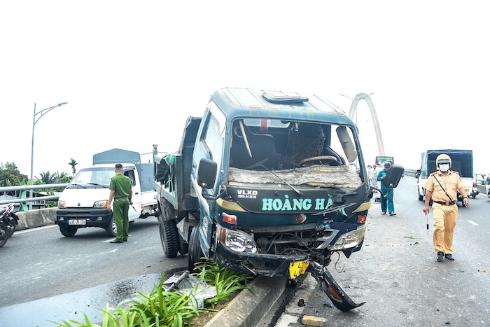 serious traffic accident on Nga Ba Hue bridge, Da Nang city. Photo: V.N