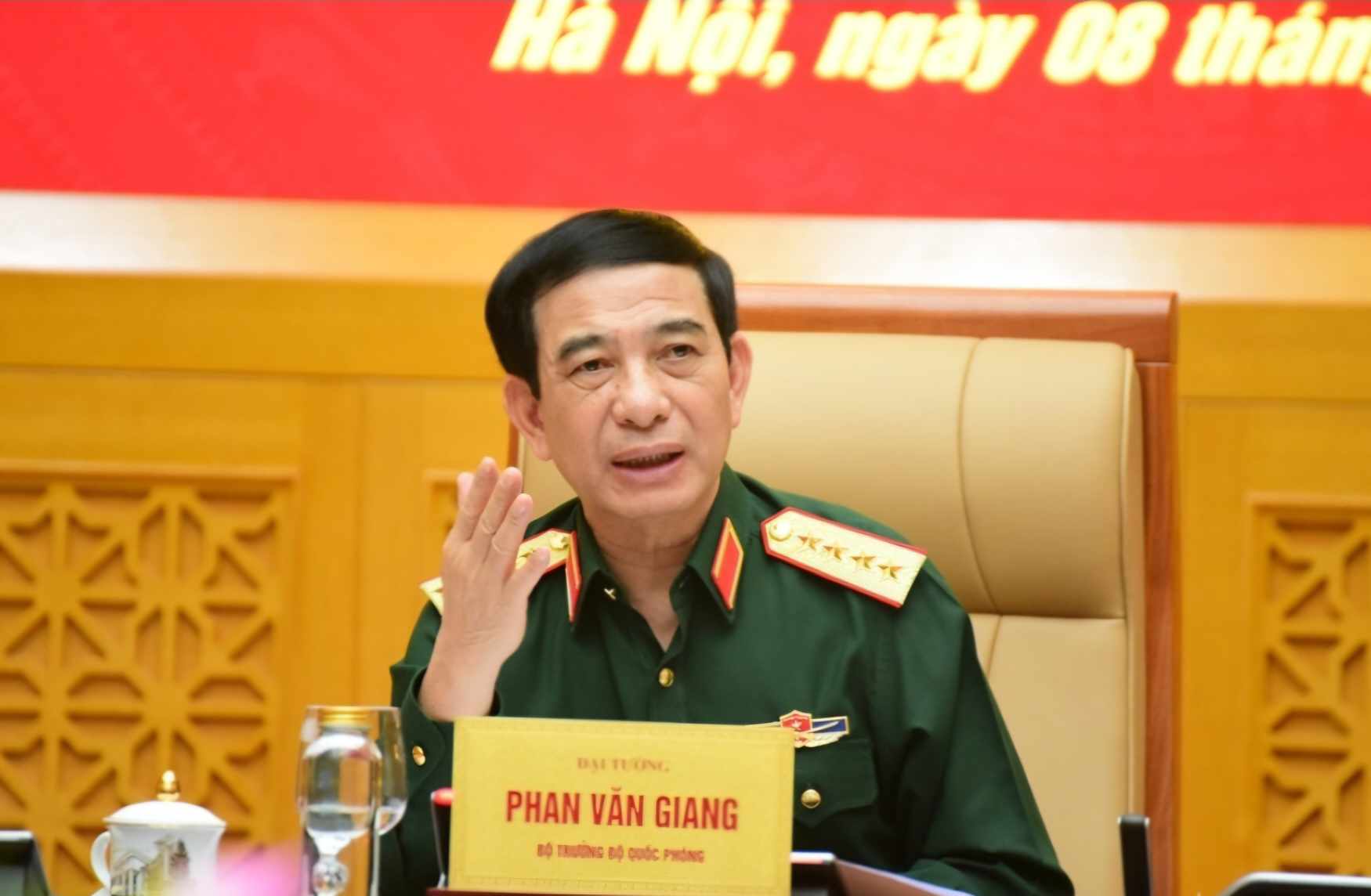 General Phan Van Giang - Politburo member, Minister of National Defense - emphasized the need to continue researching and perfecting local military organization plans. Photo: Ministry of National Defense