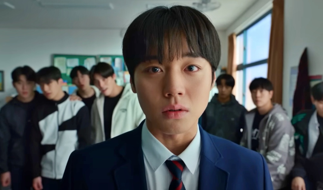 Park Ji Hoon. ¿Que estas haciendo? Un fragmento del trailer de la pelicula coreana El heroe debil 2