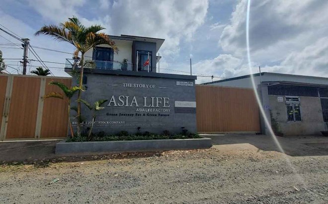 Asia Life Joint Stock Company headquartered in Dak Lak was inspected by the authorities for the process of producing Kera candy. Photo: Bao Trung