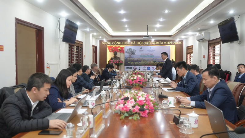 The workshop presented many assessments and solutions to prevent and reduce the risk of landslides. Photo: Tuan Nguyen