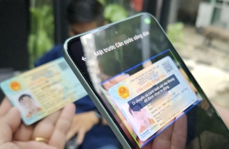 Biometrics is an effective measure for banks to protect their customers from being scammed. Photo: Lam Giang