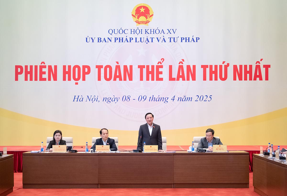 The National Assembly's Law and Justice Committee held its first plenary session to review a number of contents under its authority. Photo: Quochoi.vn