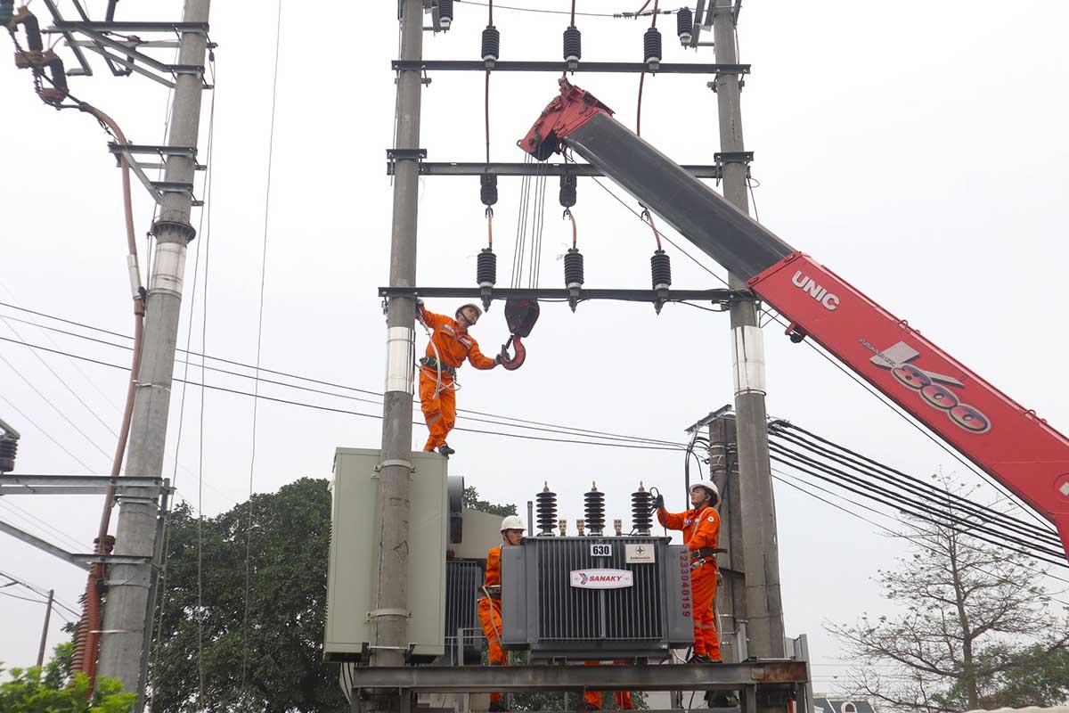 EVNHANOI is determined to ensure stable power supply for the capital during the hot season. Photo: Minh Thu.