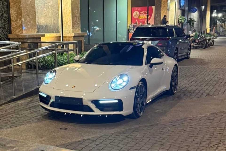 El Porsche 911 de 2020 del empresario de Hanoi fue revendido despues de solo unos meses de experiencia. Imagen de Viet Haï