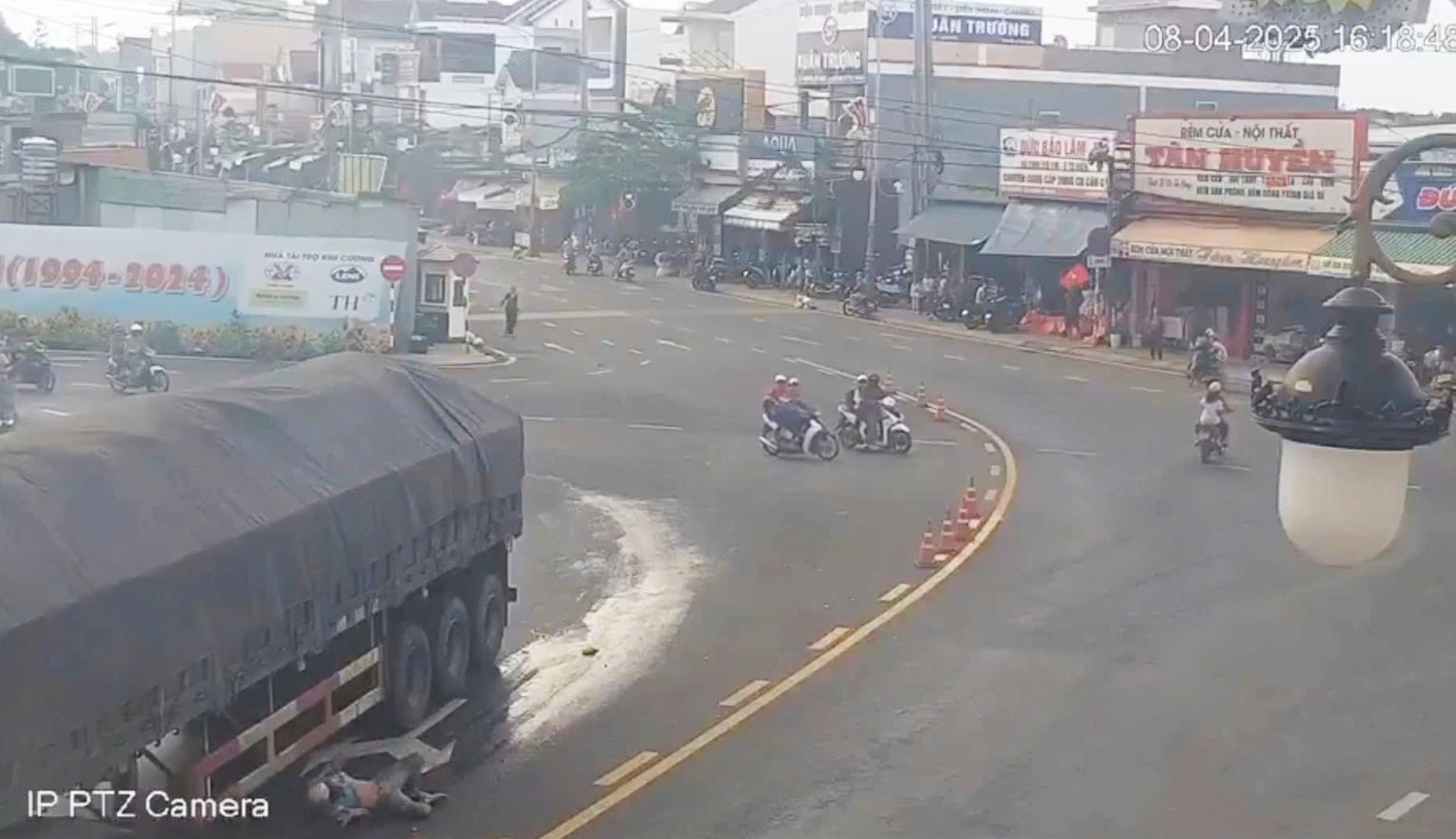 The young man was lucky to escape death. Photo: Lam Hong