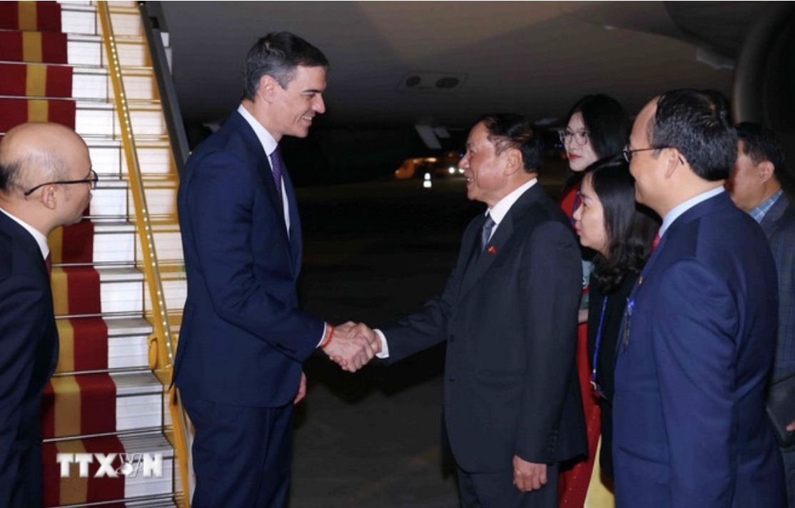 El Ministro de Cultura, Deportes y Turismo, Nguyen Van Hung, recibio al Primer Ministro de España, Pedro Sanchez, en el Aeropuerto Internacional de Hanoi. Imagen de la pagina web de la organizacion