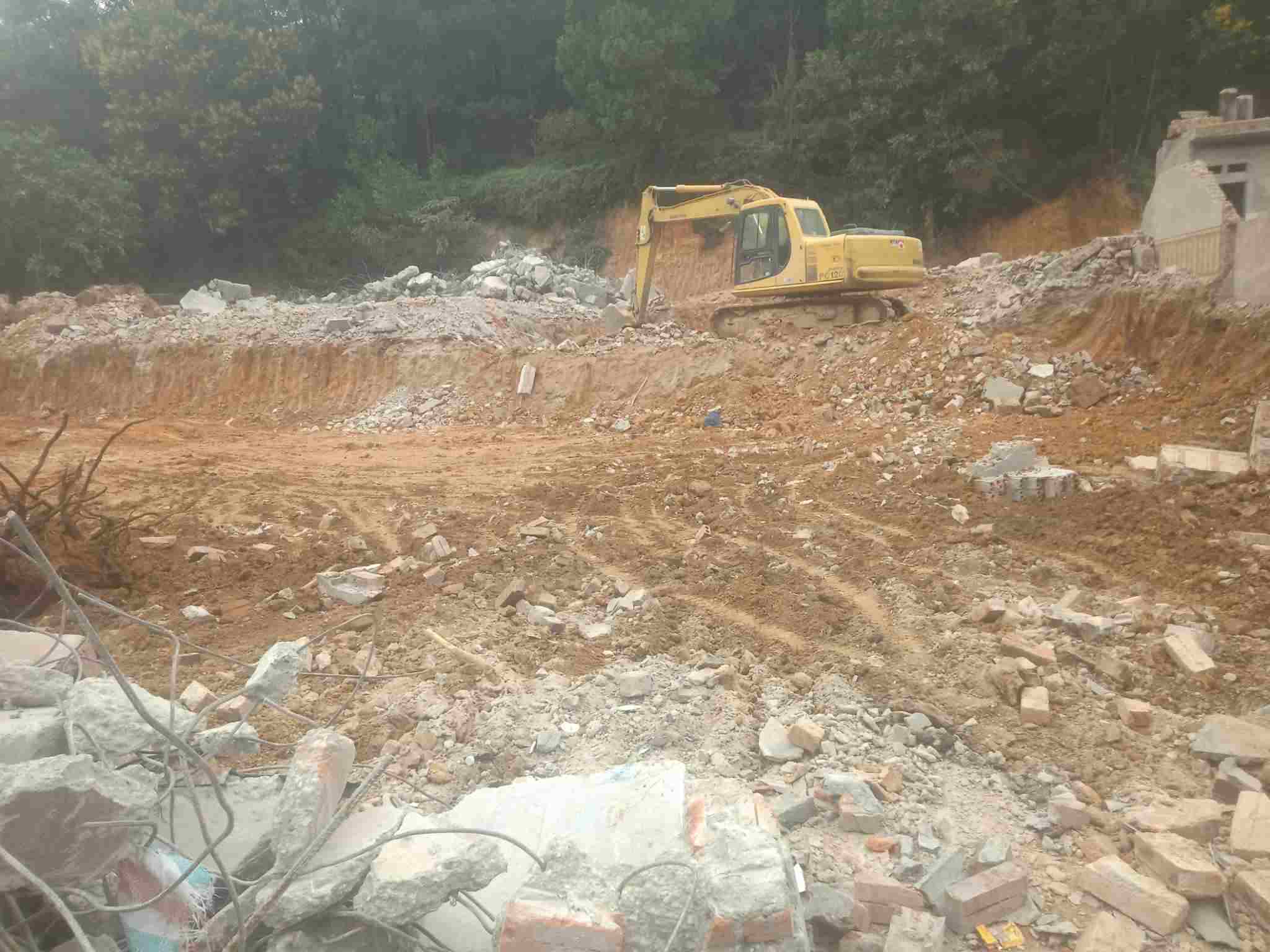Illegal exploitation of forest land in Soc Son, Hanoi. Photo: PV Group