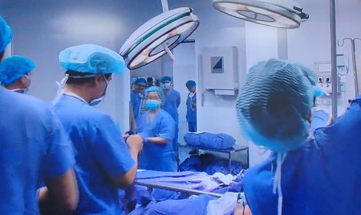 Chuẩn bị cho ca ghép thận tại Bệnh viện Đa khoa tỉnh Quảng Ninh. Ảnh: Đoàn Hưng