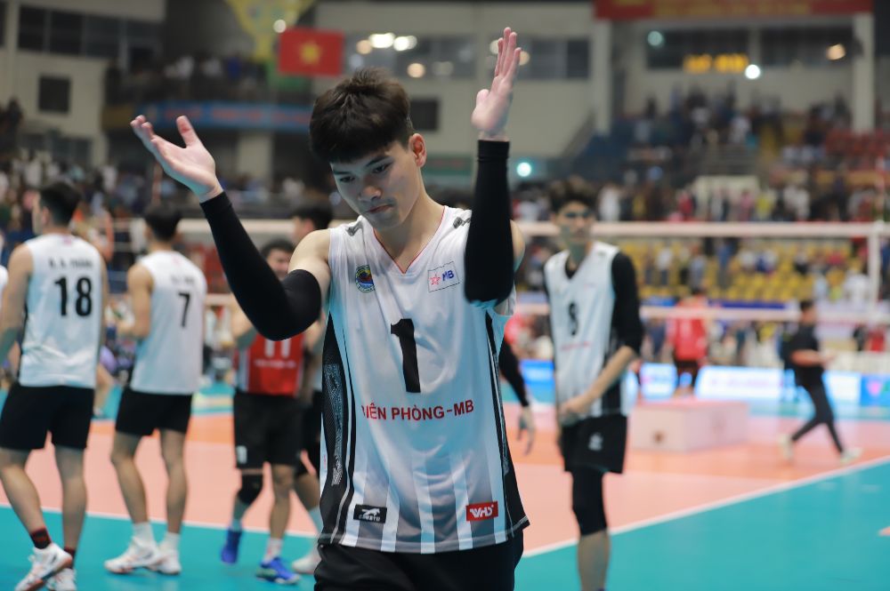 Bien Phong danh bai Cong an TPHCM voi ti so chung cuoc 3-2. Tran dau khep lai vao luc hon 00h ngay 9.4.