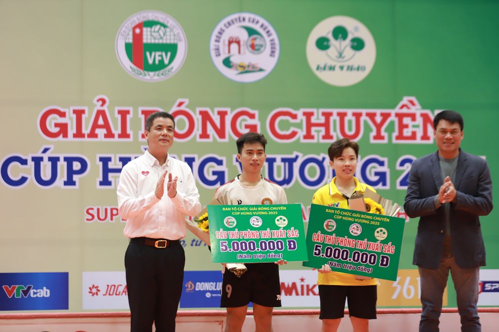Khanh Dang (VTV Binh Dien Long An ) va Le Duc Manh (Cong an TPHCM) la cau thu phong ngu xuat sac nhat giai.