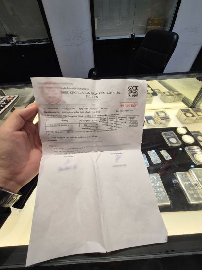 Investing in silver is not a new choice, but in the context of being too difficult to buy gold, silver is becoming an alternative investment channel. Photo: Phan Anh