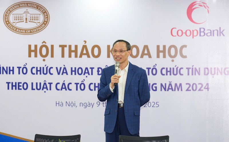 Dr. Can Van Luc spoke at the Scientific Conference to perfect the organization and operation model of credit institutions as cooperatives (CIs) according to the Law on Credit Institutions 2024. Photo: Anh Giap