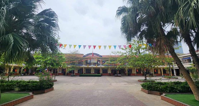12 học sinh tiểu học nhập viện sau khi ăn cơm nắm ngoài trường