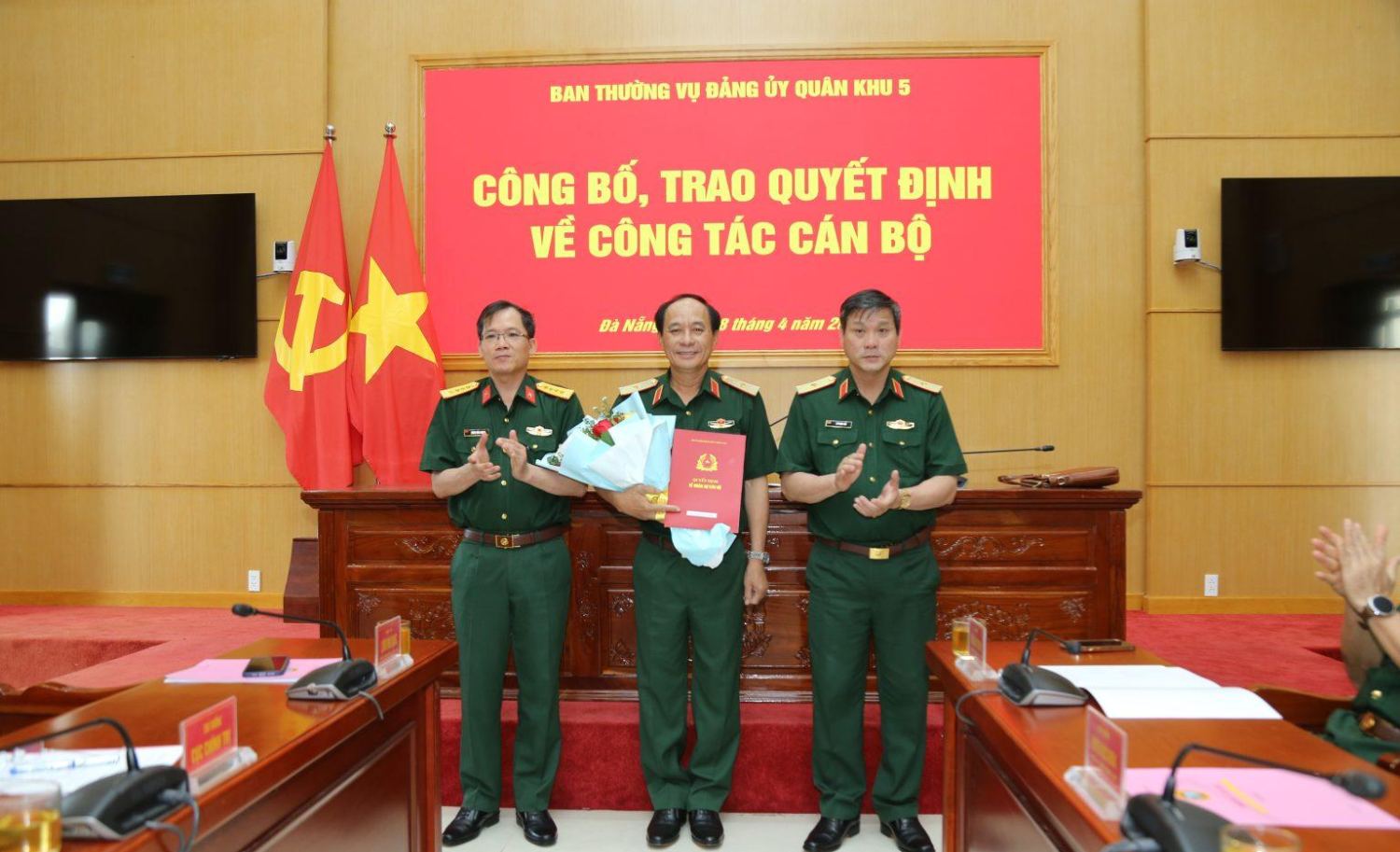 Major General Truong Hong Quang - Deputy Chief of Staff of Military Region 5 is off work. Photo: Ha Le/Military Region 5
