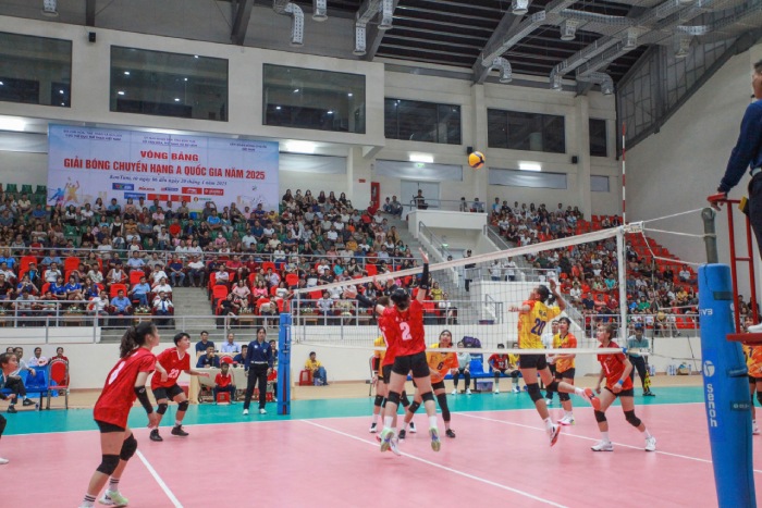 The A-class volleyball tournament is taking place excitingly. Photo: Hoang Thanh