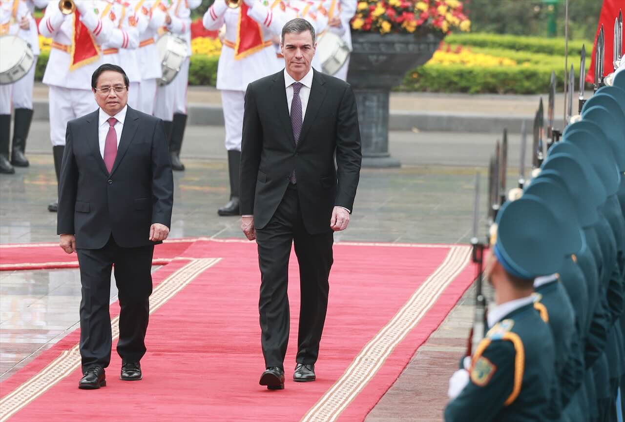Politburo member and Prime Minister Pham Minh Chinh presided over the welcoming ceremony for Spanish Prime Minister Pedro Sanchez. Photo: Hai Nguyen