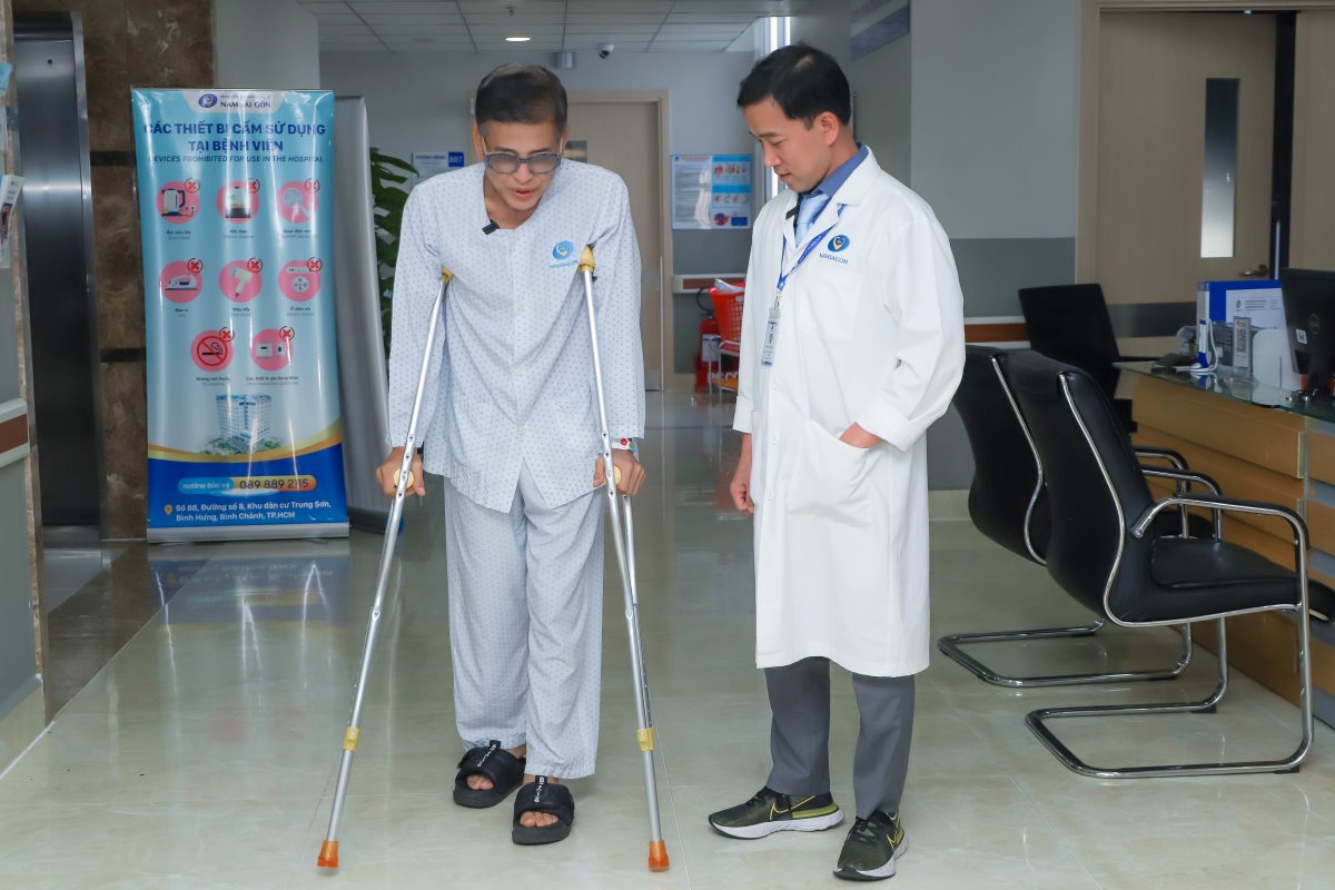 El medico comprobo la recuperacion de la herida. Foto: Hospitales que lo proveen