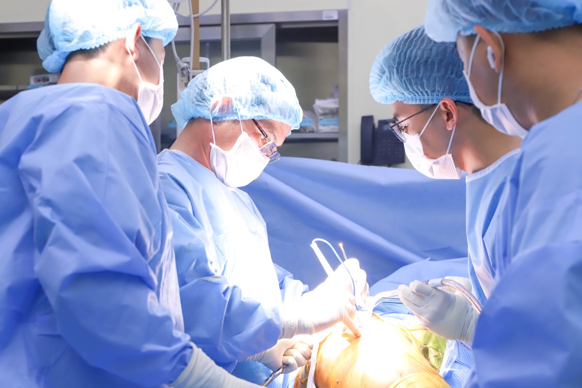 Ca phau thuat cap cuu cho nguoi benh. Anh: Benh vien cung cap 