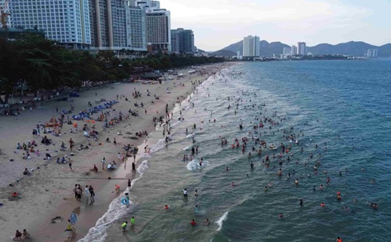 Russian tourists are gradually returning to the coastal city of Nha Trang. Photo: Huu Long