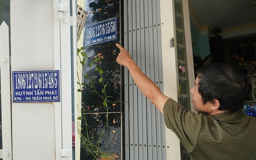 The Ministry of Construction will issue instructions for reviewing, numbering and attaching license plates to houses and construction works. Illustrative photo: Nhat Minh