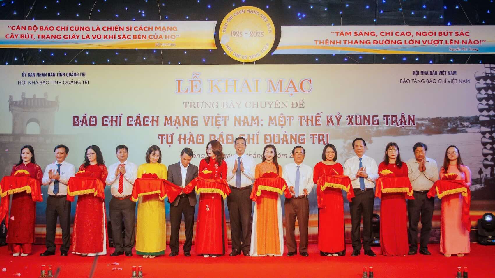 Opening of the exhibition of 100 years of Vietnamese Revolutionary Press in Quang Tri. Photo: Nhat Vuong