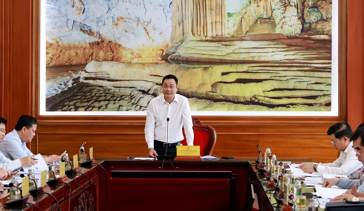 Provincial Party Secretary Le Ngoc Quang chaired the 3rd meeting of the Steering Committee for the arrangement and reorganization of district and commune-level administrative units in Quang Binh province. Photo: Van Son