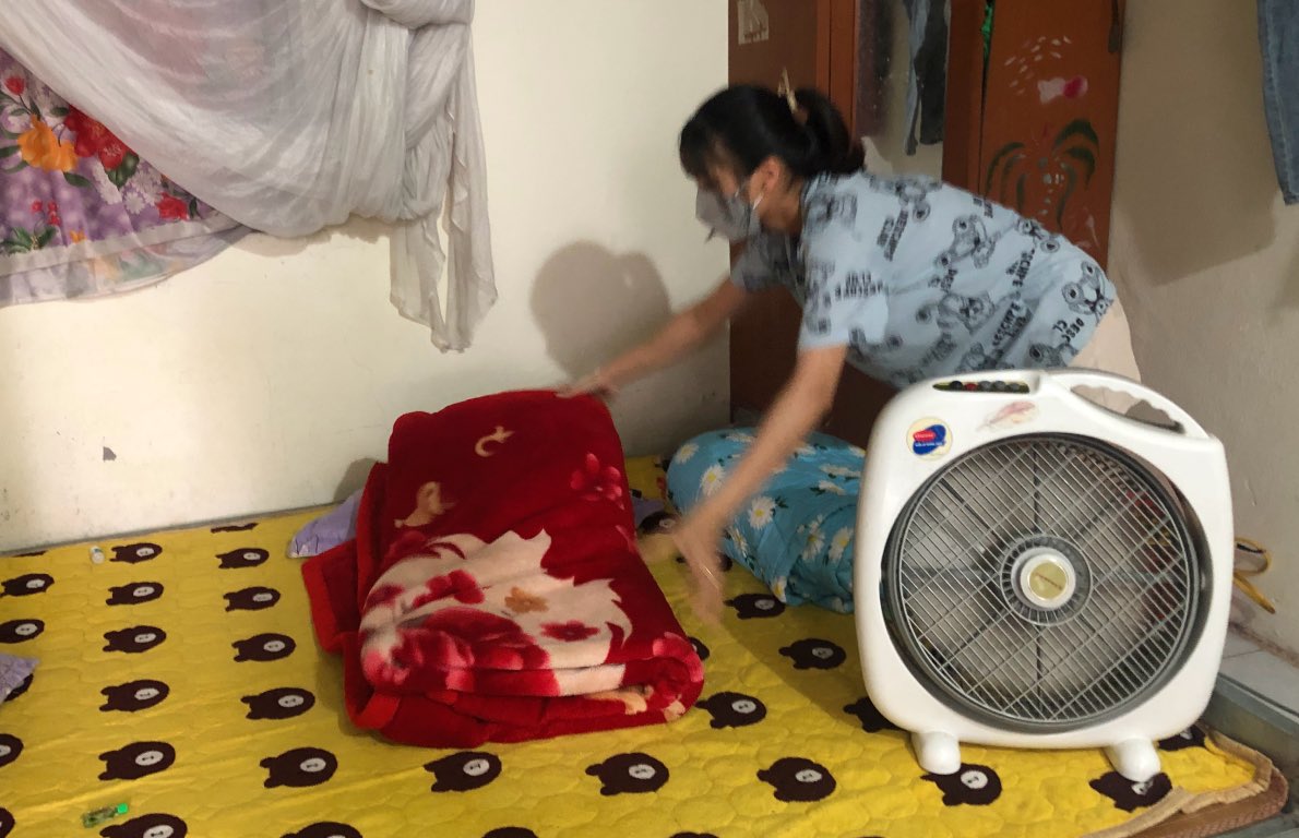 La trabajadora Wu Thi Linh (maestra Phu Tho) cuando estaba alojada en la comuna de Kim Chung, distrito de Dong Anh, Hanoi). Imagen de la ciudad de Hefei