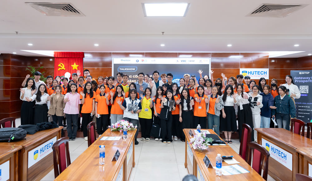 In Vietnam, BITGP has been implementing the #Blockchain4Youth campaign - a community education initiative aimed at students. Photo: Provided by the enterprise