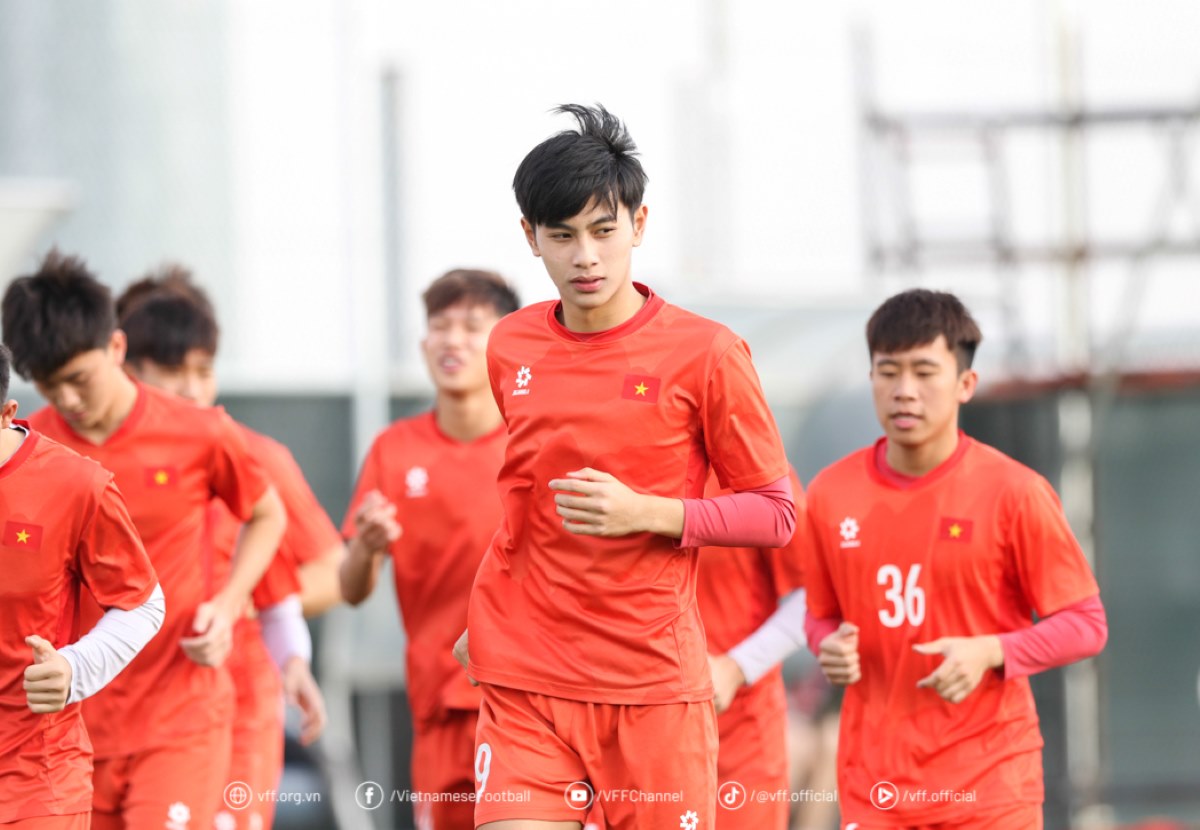 U17 Vietnam is actively preparing for the decisive match against U17 UAE. Photo: VFF